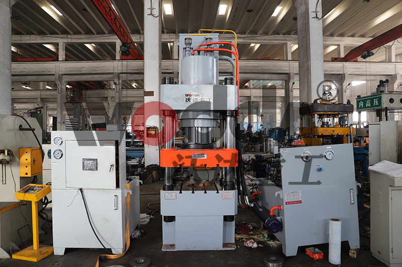 315噸液壓機(jī) 315噸液壓機(jī)