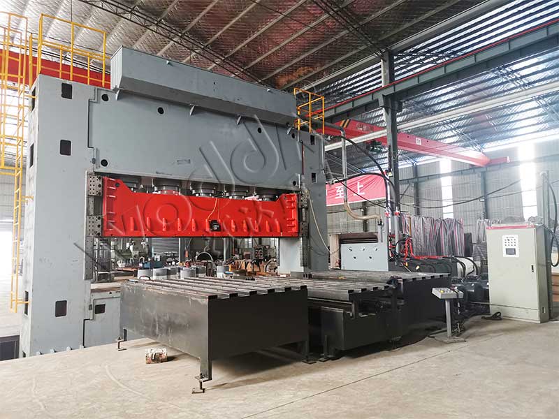 2000噸龍門液壓機(jī)客戶現(xiàn)場 2000噸龍門液壓機(jī)客戶現(xiàn)場