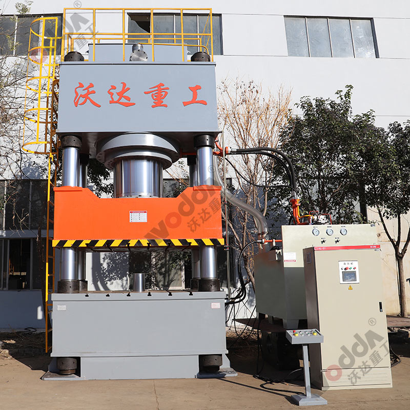 2000噸四柱液壓機(jī) 2000噸四柱液壓機(jī)