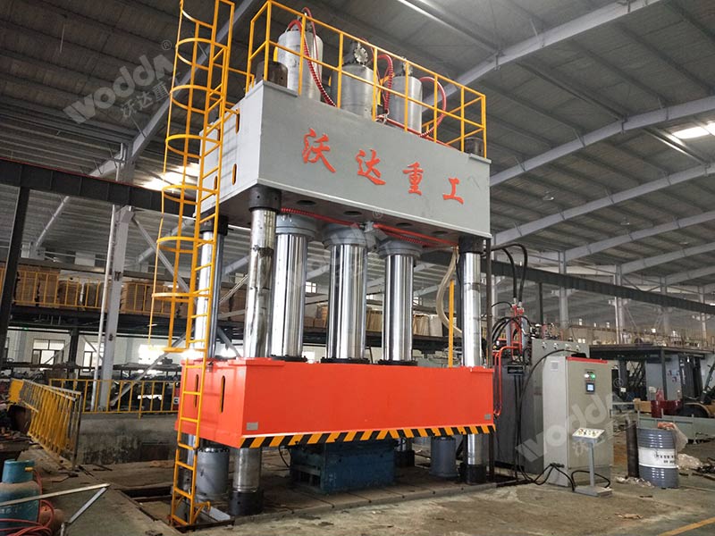 2000噸SMC汽車(chē)配件模壓液壓機(jī) 2000噸SMC汽車(chē)配件模壓液壓機(jī)