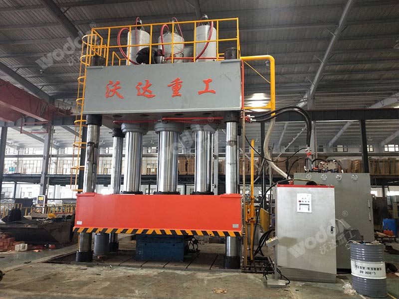 2000噸SMC汽車(chē)配件模壓液壓機(jī) 2000噸SMC汽車(chē)配件模壓液壓機(jī)