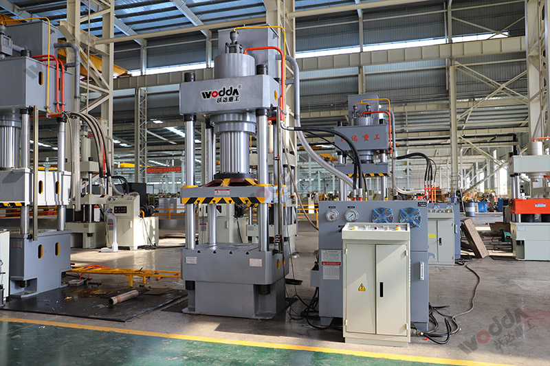 315噸不銹鋼拉伸成型液壓機(jī) 315噸不銹鋼拉伸成型液壓機(jī)