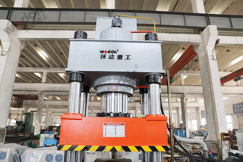 500噸三梁四柱液壓機(jī) 500噸三梁四柱液壓機(jī)