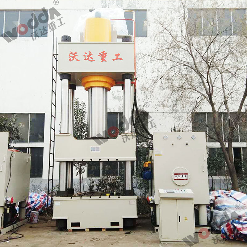 1000噸四柱液壓機(jī) 1000噸四柱液壓機(jī)