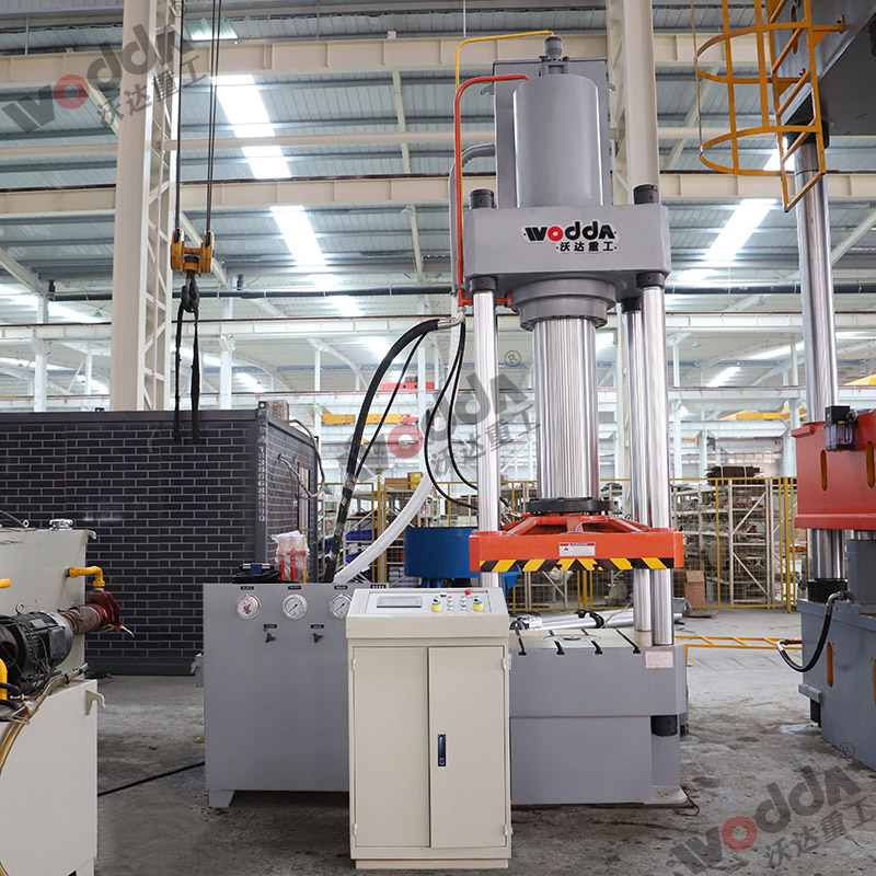 四柱液壓機(jī) 四柱液壓機(jī)