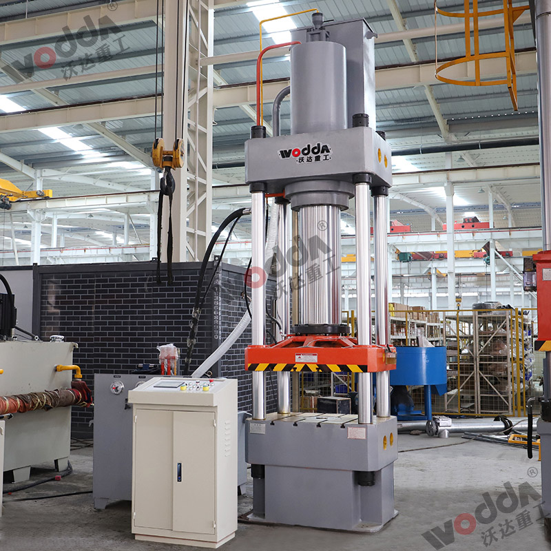 四柱液壓機(jī) 四柱液壓機(jī)