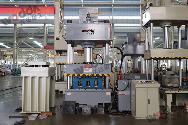 315噸樹脂井蓋成型液壓機(jī) 315噸樹脂井蓋成型液壓機(jī)