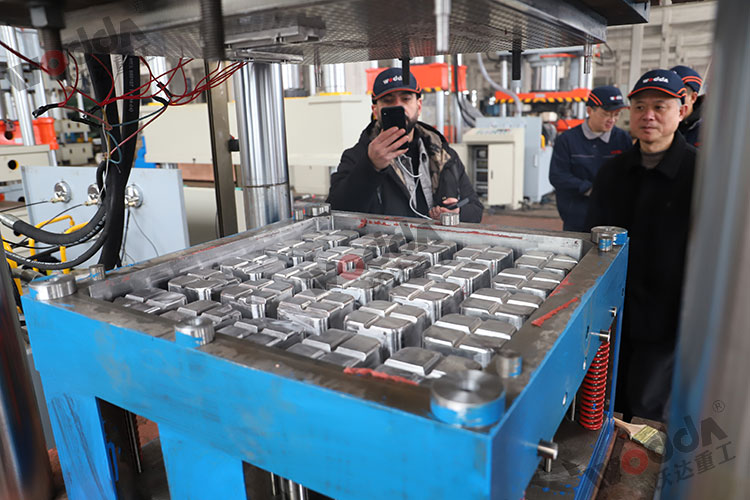 樹(shù)脂井蓋模具 樹(shù)脂井蓋模具