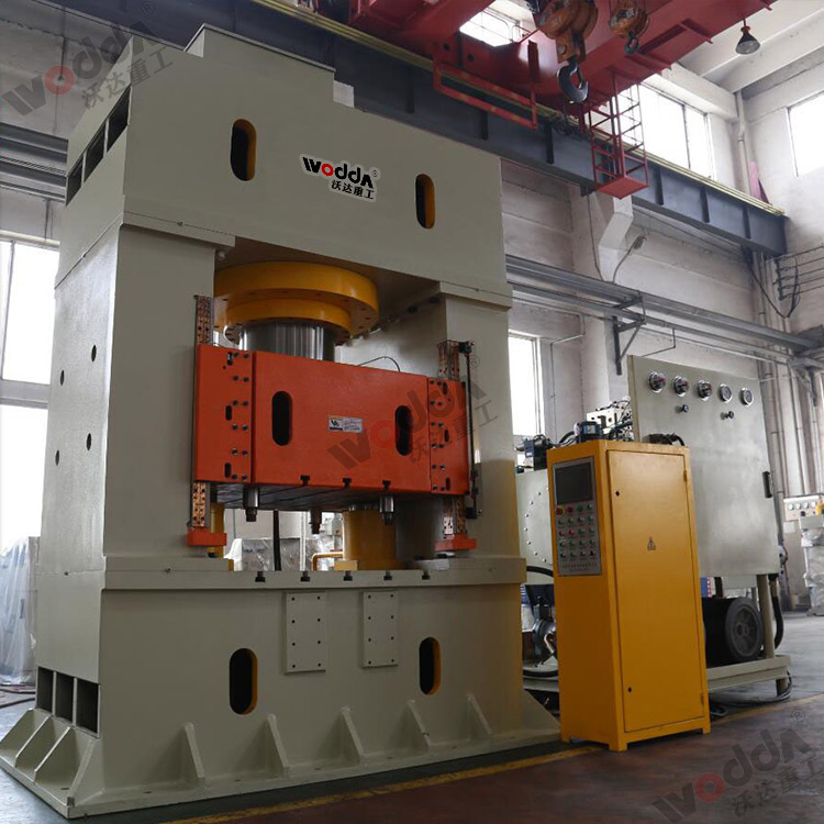 630噸框架式液壓機(jī) 630噸框架式液壓機(jī)