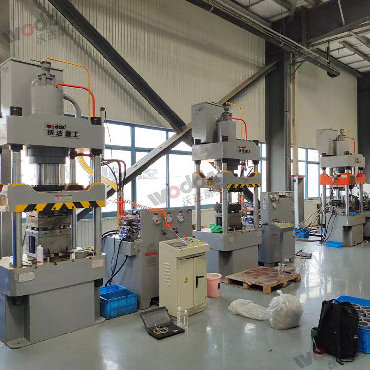 200噸電梯剎車配件成型液壓機(jī).jpg 200噸電梯剎車配件成型液壓機(jī).jpg