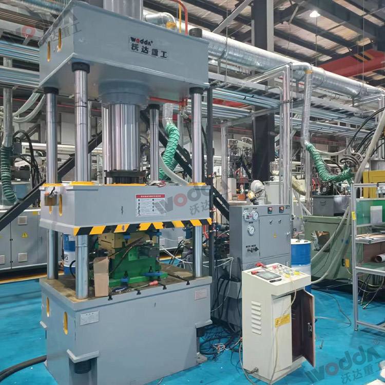 200噸液壓機(jī)模壓SMC高壓線絕緣子.jpg 200噸液壓機(jī)模壓SMC高壓線絕緣子.jpg