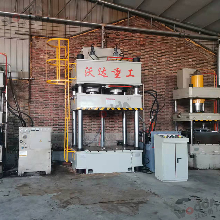 400噸漏糞板成型液壓機(jī) 400噸漏糞板成型液壓機(jī)