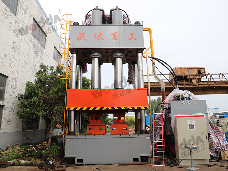 2000噸四柱液壓機(jī)模壓玻璃鋼風(fēng)機(jī) 2000噸四柱液壓機(jī)模壓玻璃鋼風(fēng)機(jī)