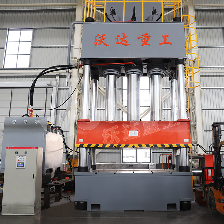 1500噸SMC汽車覆蓋件成型液壓機(jī)(圖1) 1500噸SMC汽車覆蓋件成型液壓機(jī)(圖1)