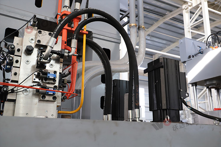 2000噸框架液壓機（插裝閥、伺服電機）