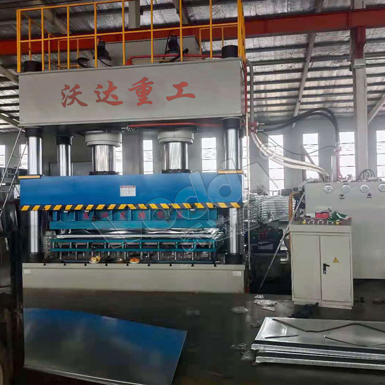 1000噸不銹鋼水箱板成型液壓機(jī).jpg 1000噸不銹鋼水箱板成型液壓機(jī).jpg