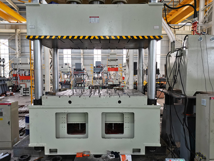 1000噸四柱拉伸液壓機(jī) 1000噸四柱拉伸液壓機(jī)