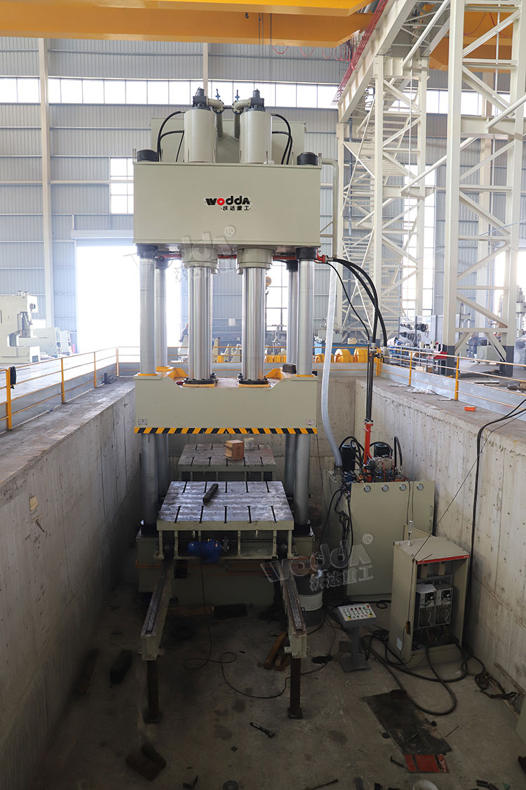 1500噸四柱液壓機 1500噸四柱液壓機