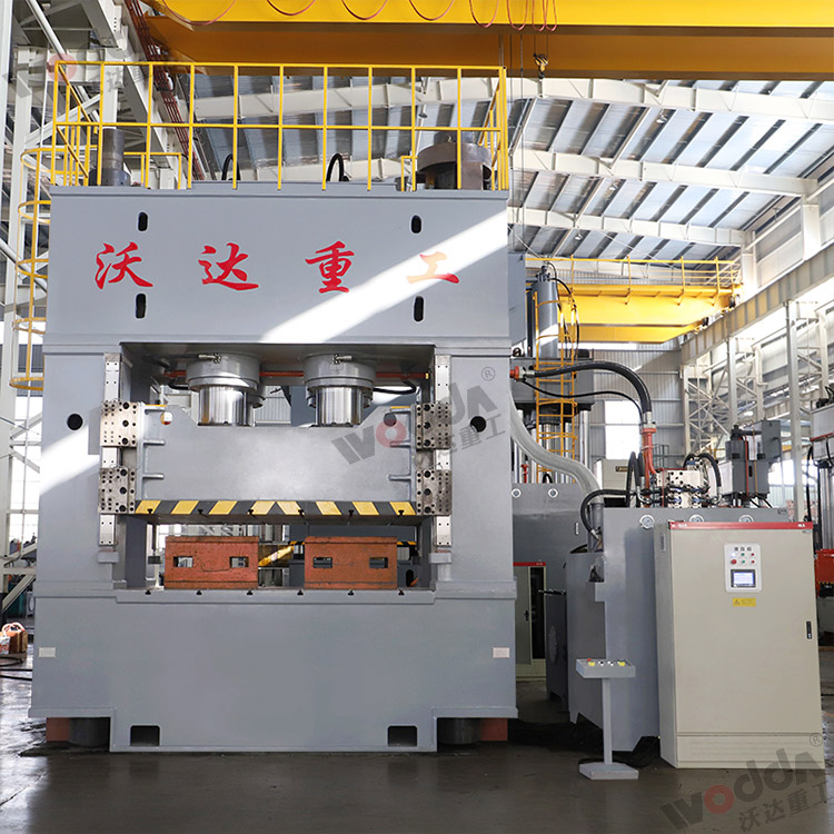 2000噸框架液壓機(jī) 2000噸框架液壓機(jī)