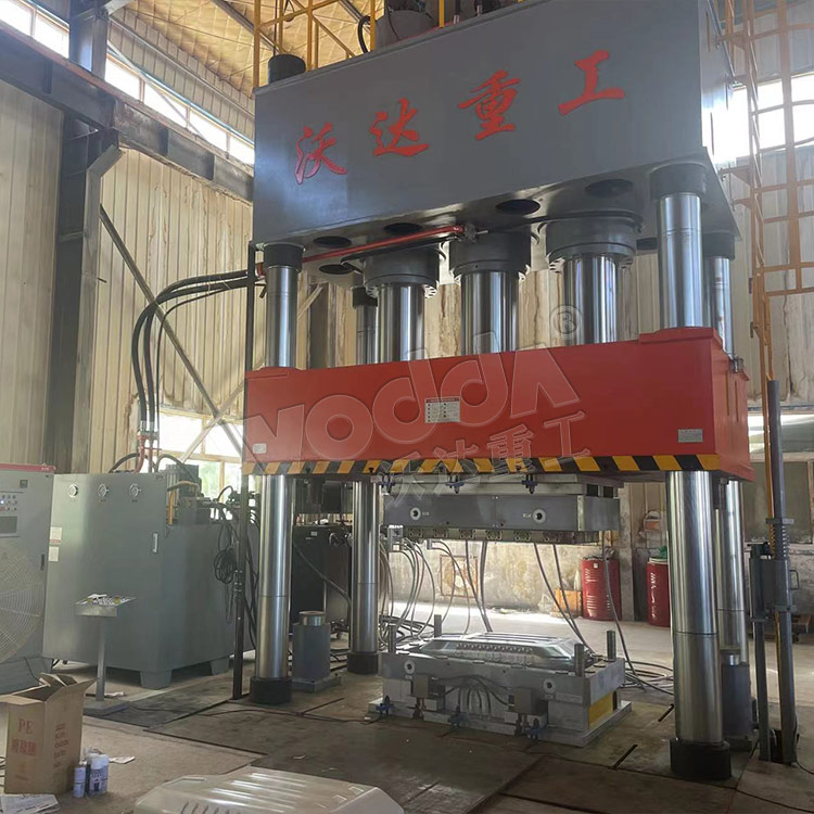 1500噸四柱液壓機(jī)模壓SMC汽車覆蓋件 1500噸四柱液壓機(jī)模壓SMC汽車覆蓋件