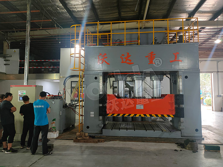 1000噸框架式薄板拉伸液壓機(jī) 1000噸框架式薄板拉伸液壓機(jī)