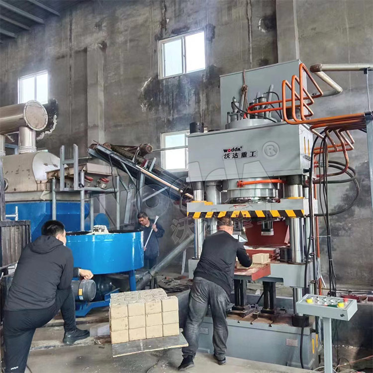 630噸鹽磚機(jī) 630噸鹽磚機(jī)