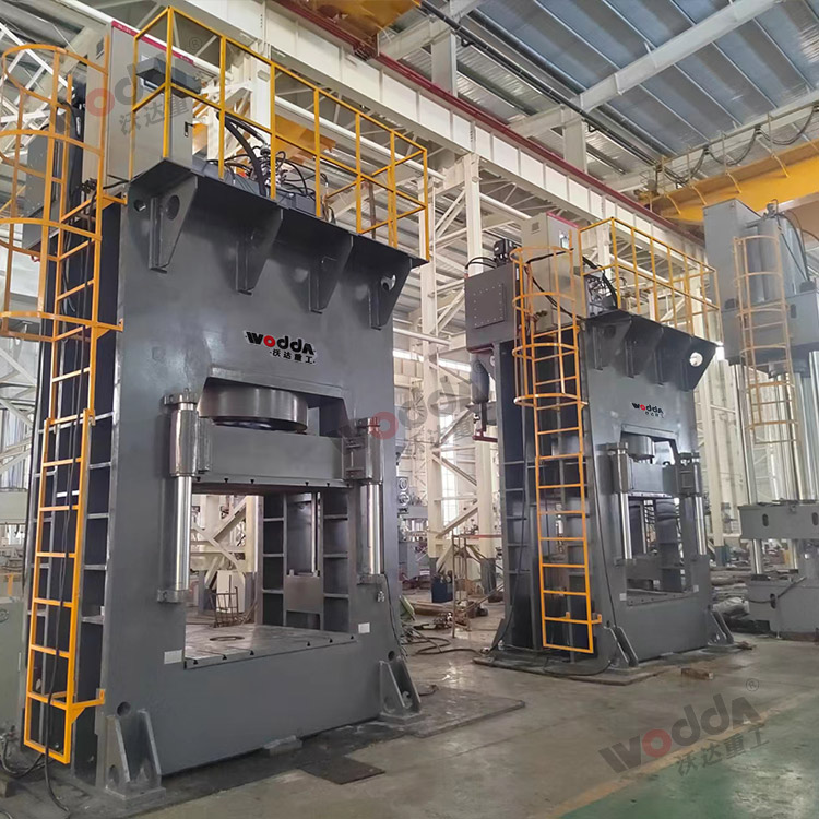 1600噸木屑托盤液壓機(jī) 1600噸木屑托盤液壓機(jī)