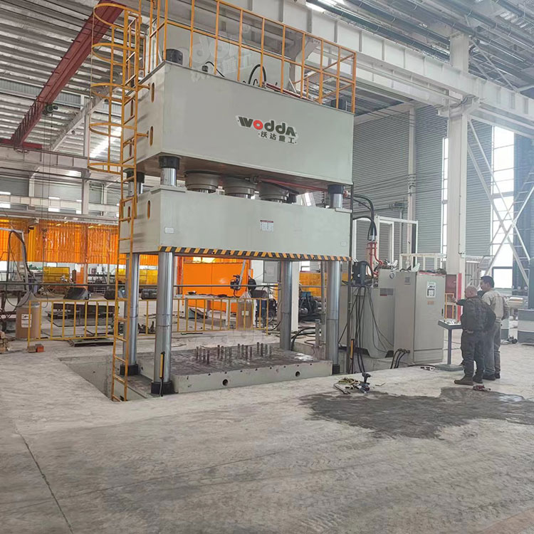 1000噸液壓機客戶現(xiàn)場 1000噸液壓機客戶現(xiàn)場