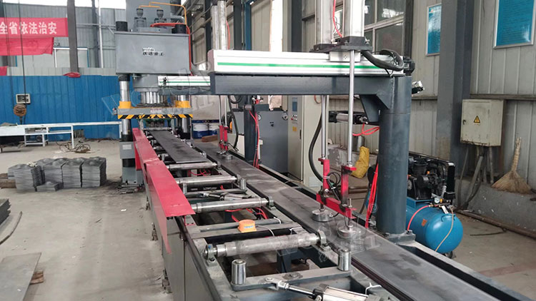 500噸全自動(dòng)錨桿托盤生產(chǎn)線 500噸全自動(dòng)錨桿托盤生產(chǎn)線