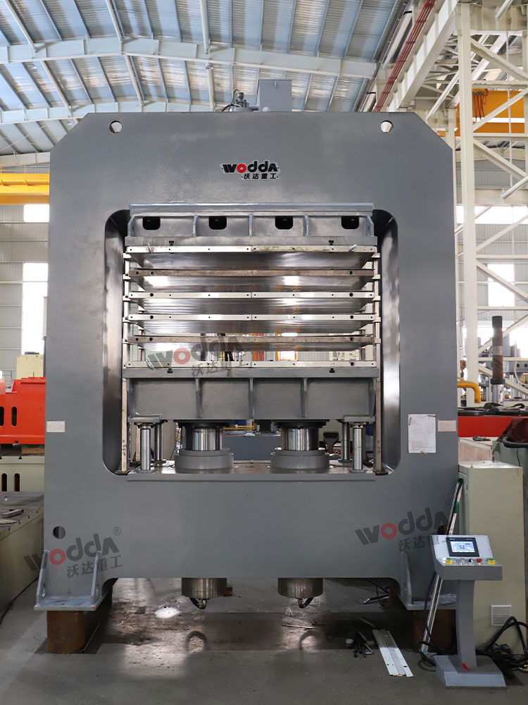 400噸龍門式環(huán)氧板多層液壓機(jī) 400噸龍門式環(huán)氧板多層液壓機(jī)