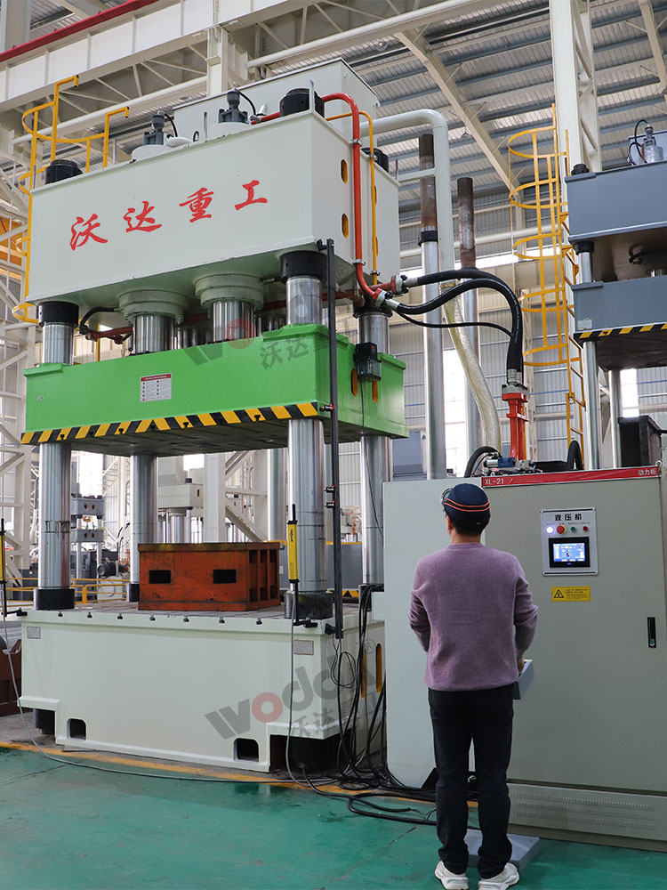 1000噸塑料托盤(pán)成型液壓機(jī) 1000噸塑料托盤(pán)成型液壓機(jī)