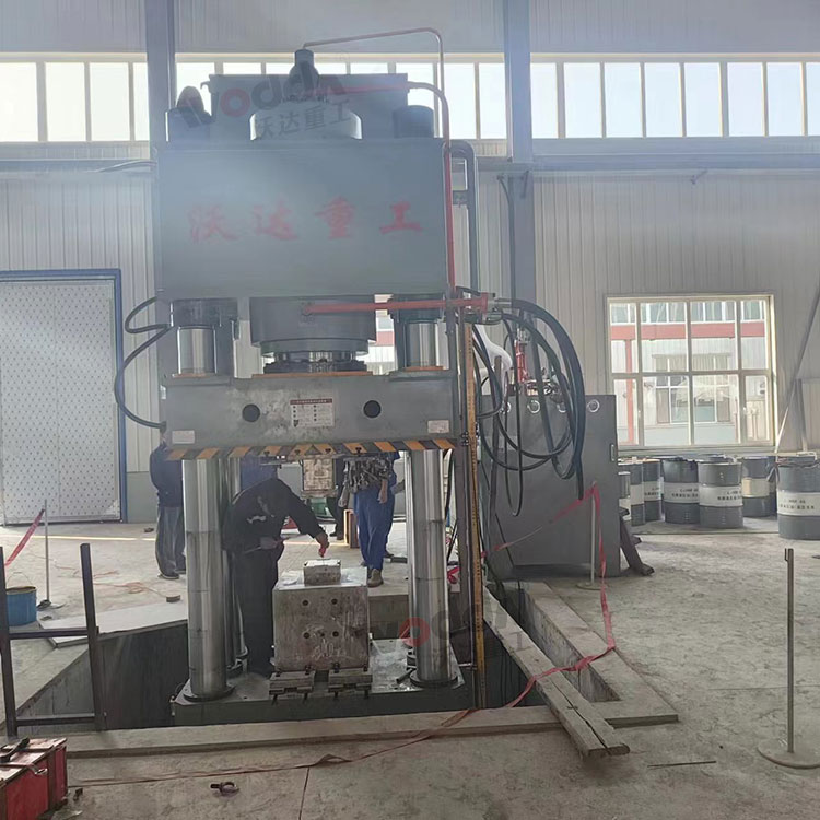 800噸石墨匣缽液壓機(jī) 800噸石墨匣缽液壓機(jī)