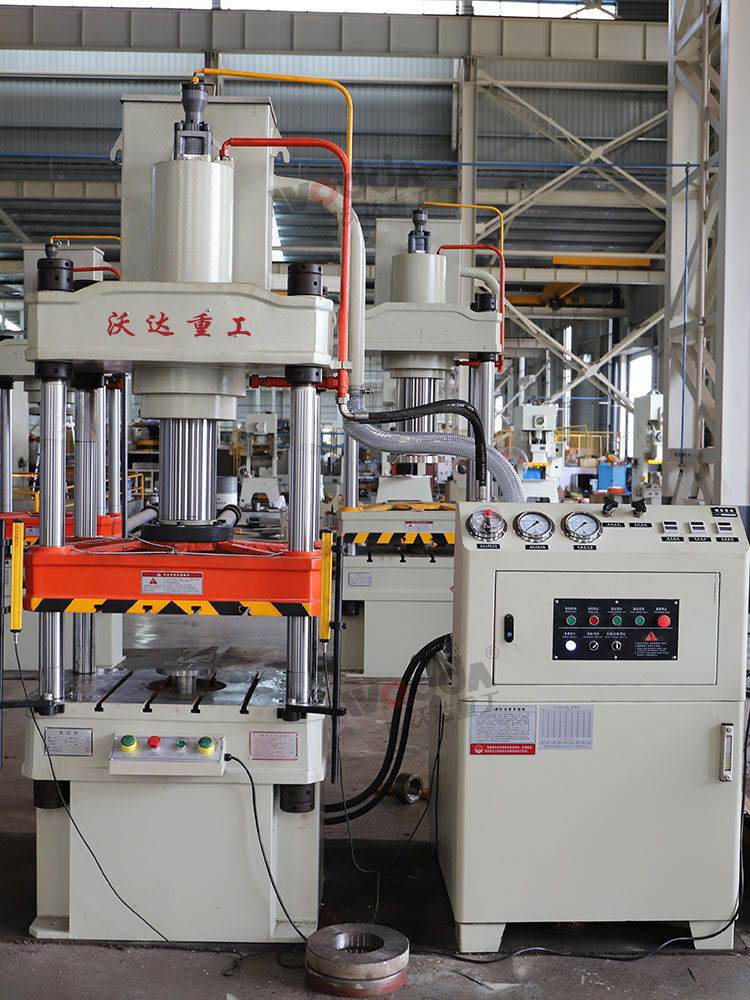 100噸四柱三梁液壓機(jī) 100噸四柱三梁液壓機(jī)