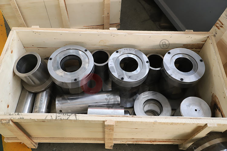 汽車(chē)濾清器外殼模具 汽車(chē)濾清器外殼模具