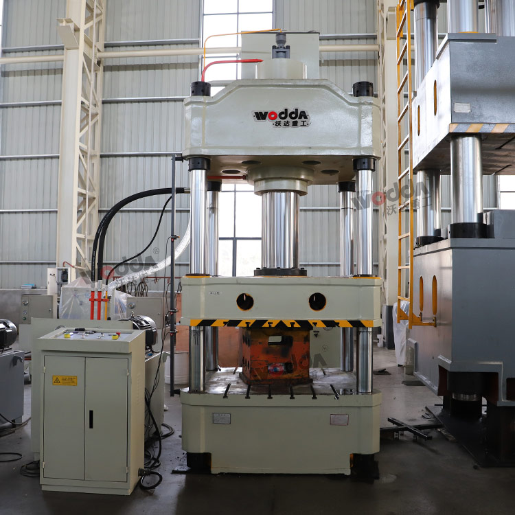 315噸三梁四柱液壓機(jī)(鑄造件) 315噸三梁四柱液壓機(jī)(鑄造件)