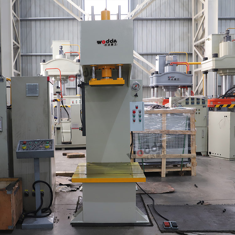 10噸單柱液壓機(jī) 10噸單柱液壓機(jī)