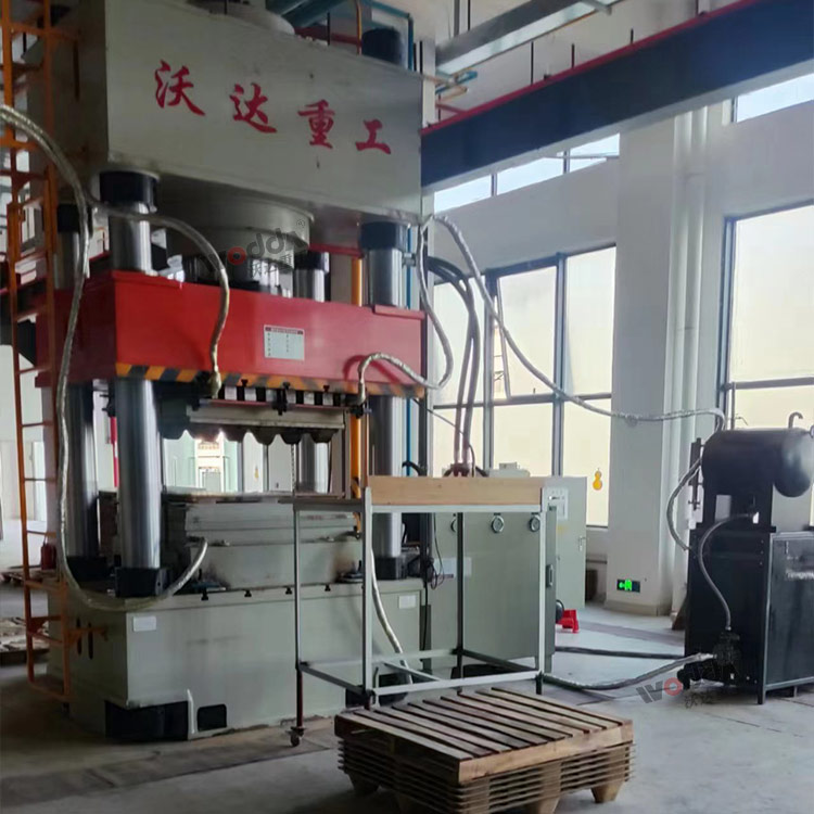 1000噸木屑托盤成型液壓機(jī)(三梁四柱液壓機(jī)) 1000噸木屑托盤成型液壓機(jī)(三梁四柱液壓機(jī))