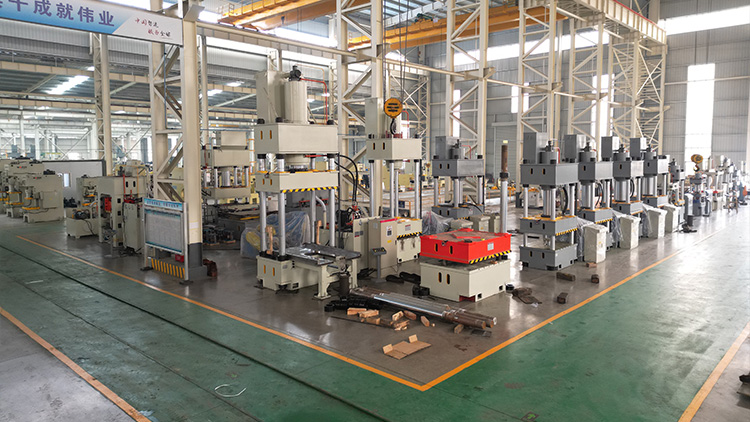 液壓機生產(chǎn)車間 液壓機生產(chǎn)車間