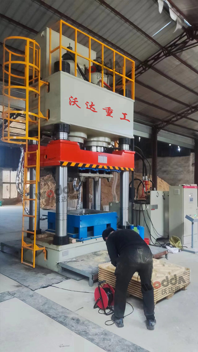 1250噸四柱液壓機(jī)加工木屑托盤 1250噸四柱液壓機(jī)加工木屑托盤