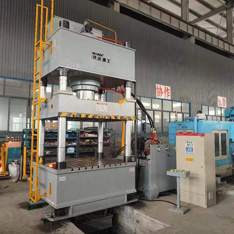 500噸伺服四柱液壓機(jī)安裝調(diào)試 500噸伺服四柱液壓機(jī)安裝調(diào)試