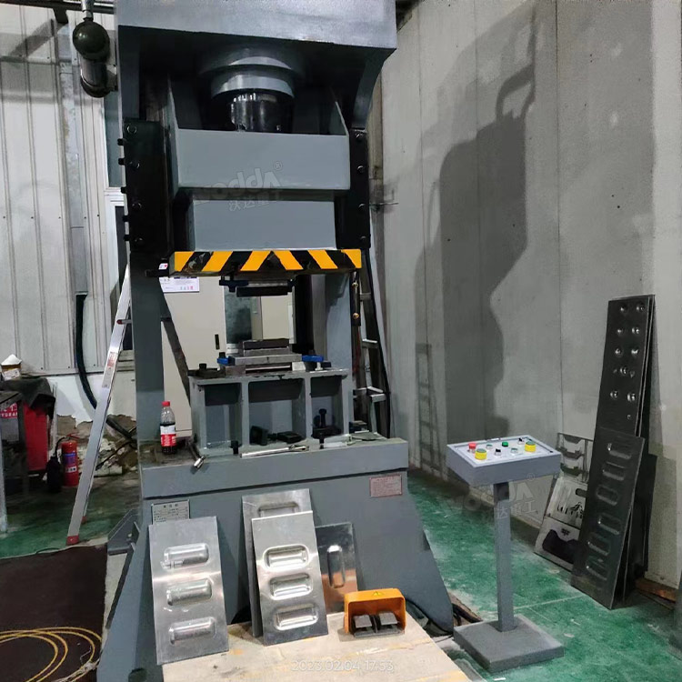 160噸液壓沖床沖壓板材 160噸液壓沖床沖壓板材