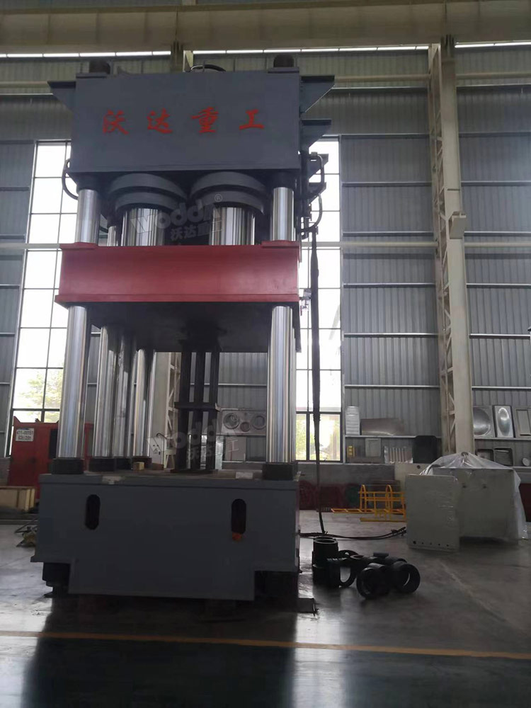 4500噸鋼木門壓花機(jī) 4500噸鋼木門壓花機(jī)