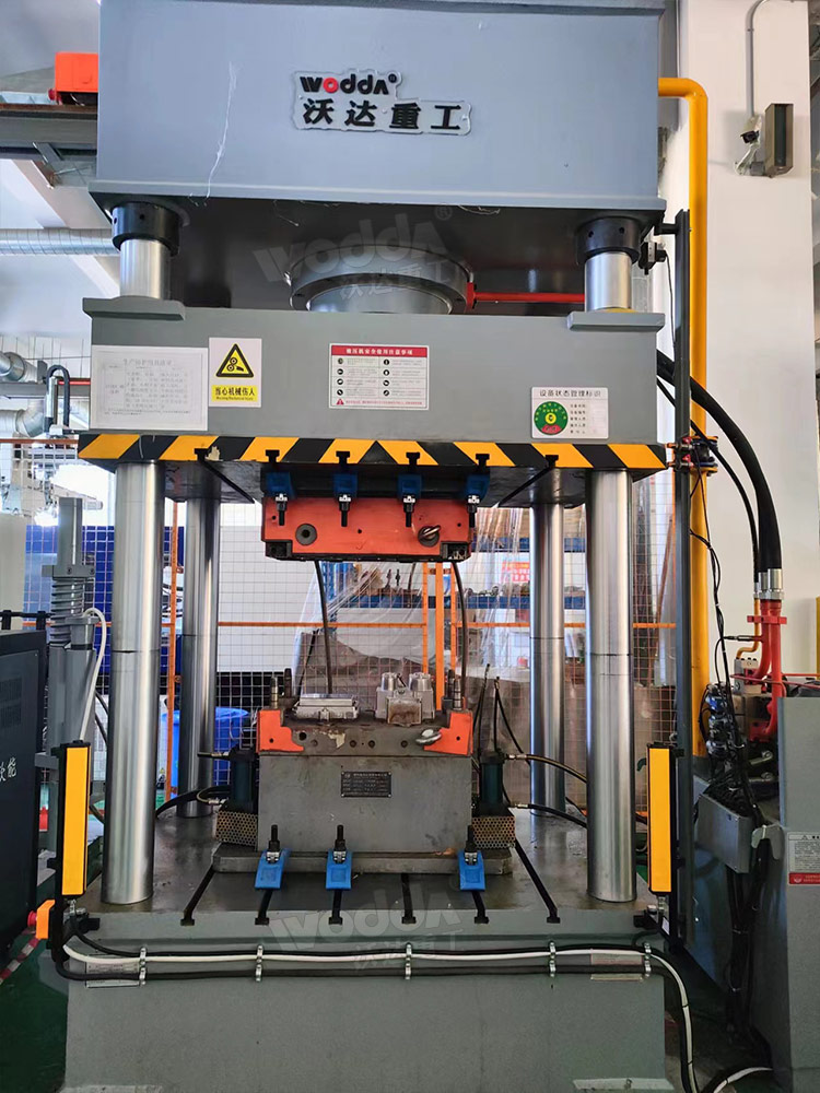 315噸四柱液壓機(jī)熱壓鐵路配件 315噸四柱液壓機(jī)熱壓鐵路配件