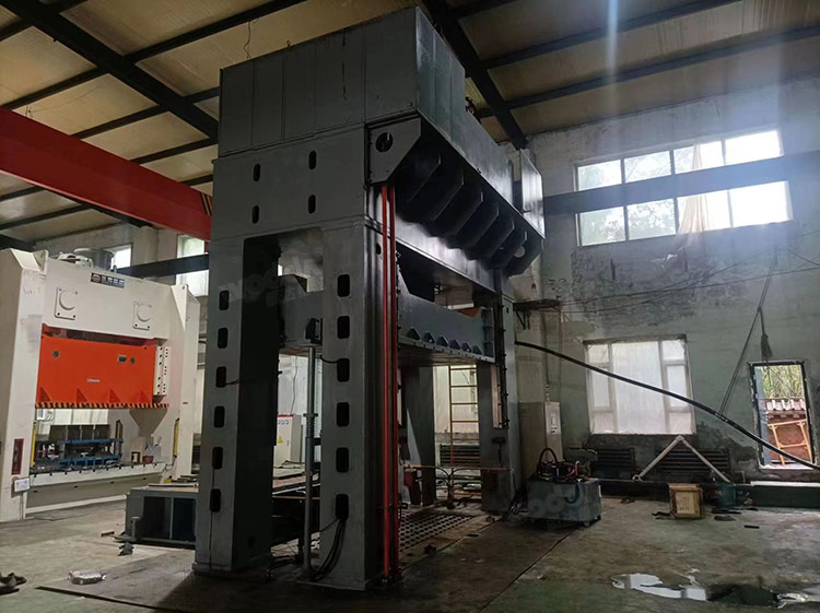 630噸框架式液壓機(汽車配件成型液壓機) 630噸框架式液壓機(汽車配件成型液壓機)