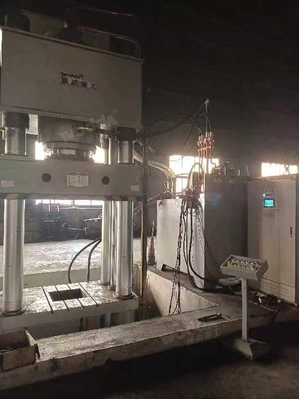 800噸匣缽液壓機(jī)客戶現(xiàn)場