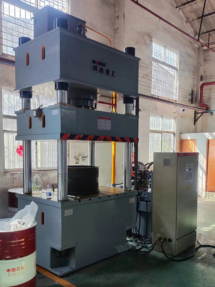 315噸伺服液壓機客戶現(xiàn)場 315噸伺服液壓機客戶現(xiàn)場