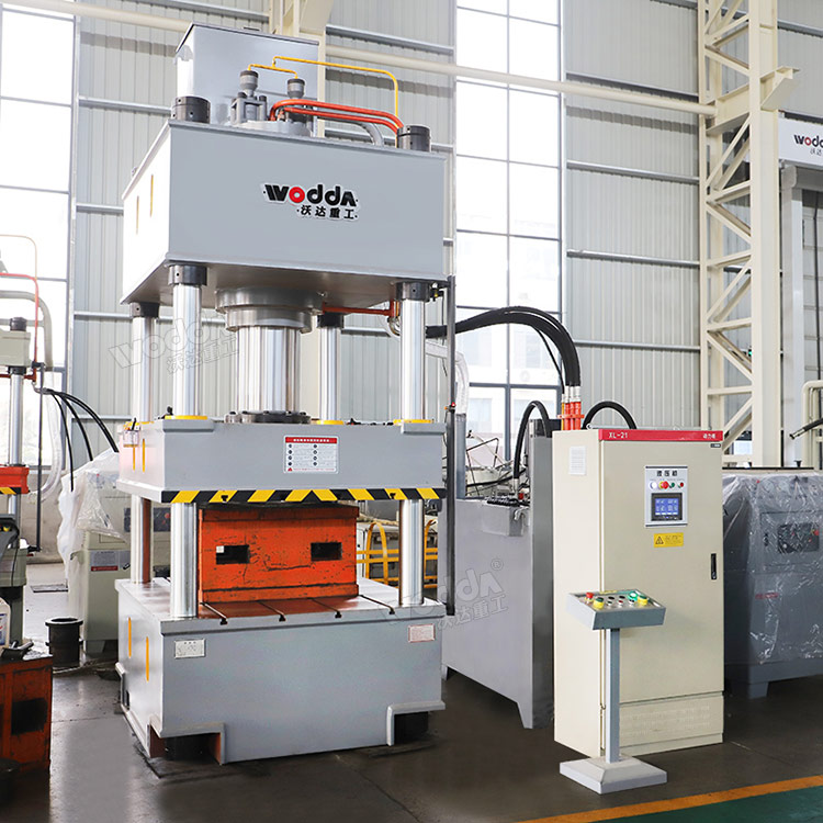 315噸四柱液壓機(焊接件)車間實物 315噸四柱液壓機(焊接件)車間實物