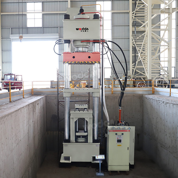 800噸匣缽液壓機車間實物 800噸匣缽液壓機車間實物