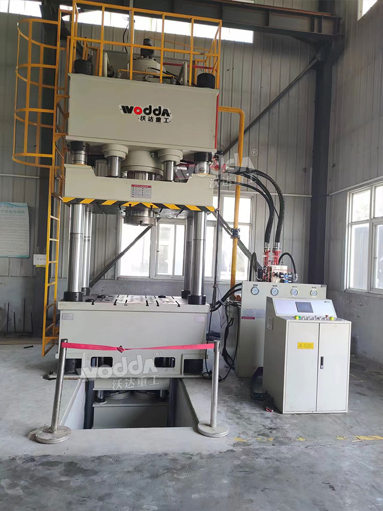 500噸封頭液壓機客戶現(xiàn)場 500噸封頭液壓機客戶現(xiàn)場