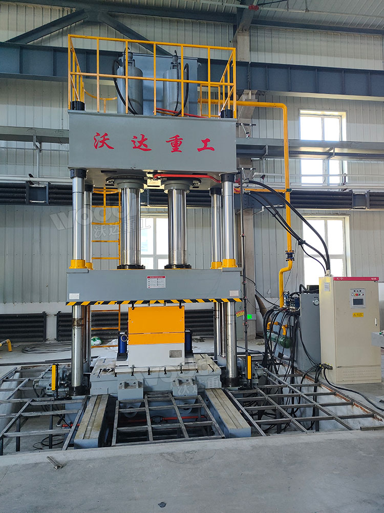 500噸防彈頭盔成型液壓機(jī)客戶現(xiàn)場 500噸防彈頭盔成型液壓機(jī)客戶現(xiàn)場